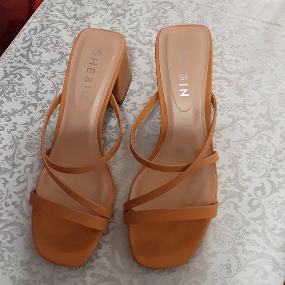 SHE& IN Sandals - Picture 2 of 4